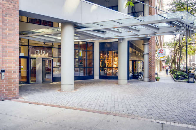 211 E Ohio Street Unit: 2510