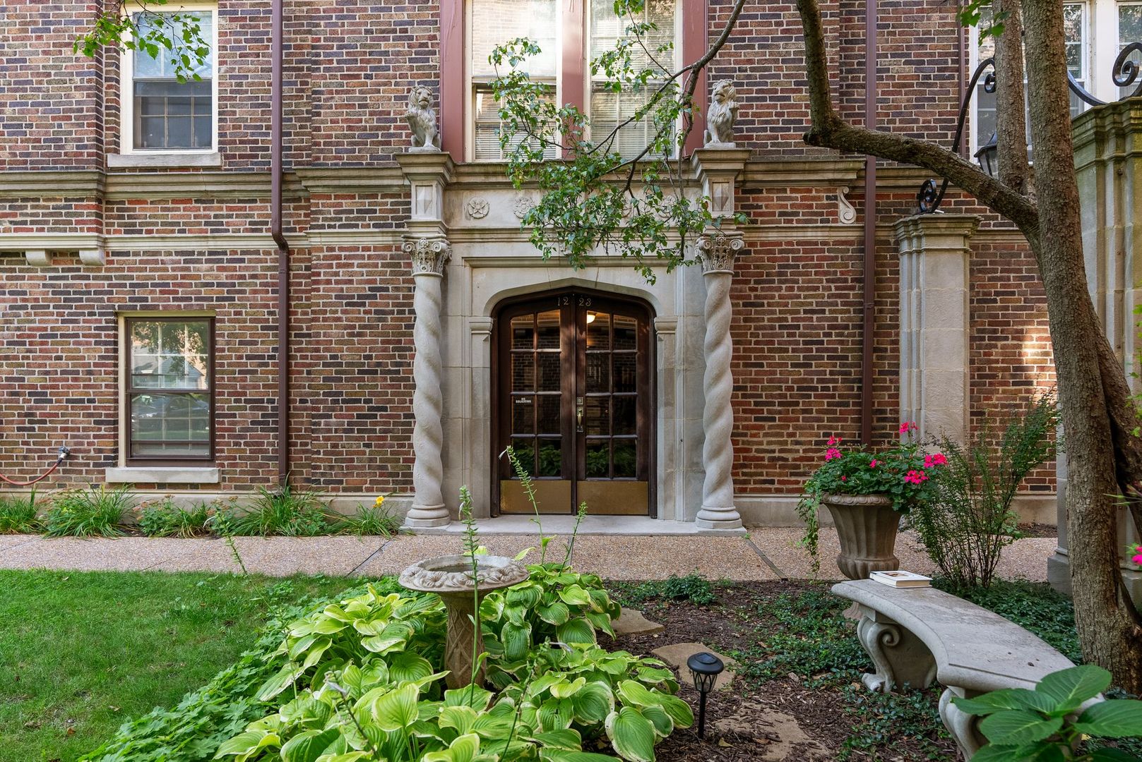 1223 Hull Terrace Unit: G