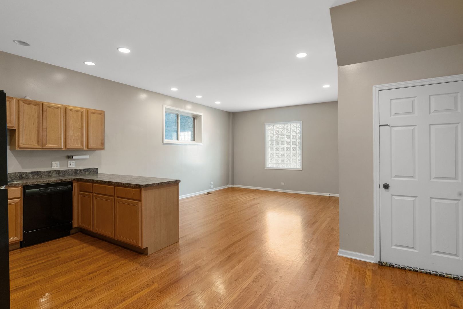 5028 W Lawrence Avenue Unit: 1