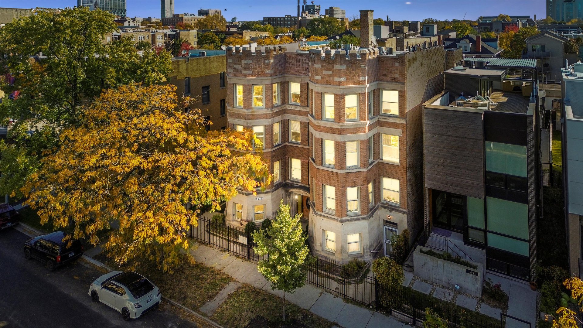 6219 S WOODLAWN Avenue Unit: 2S