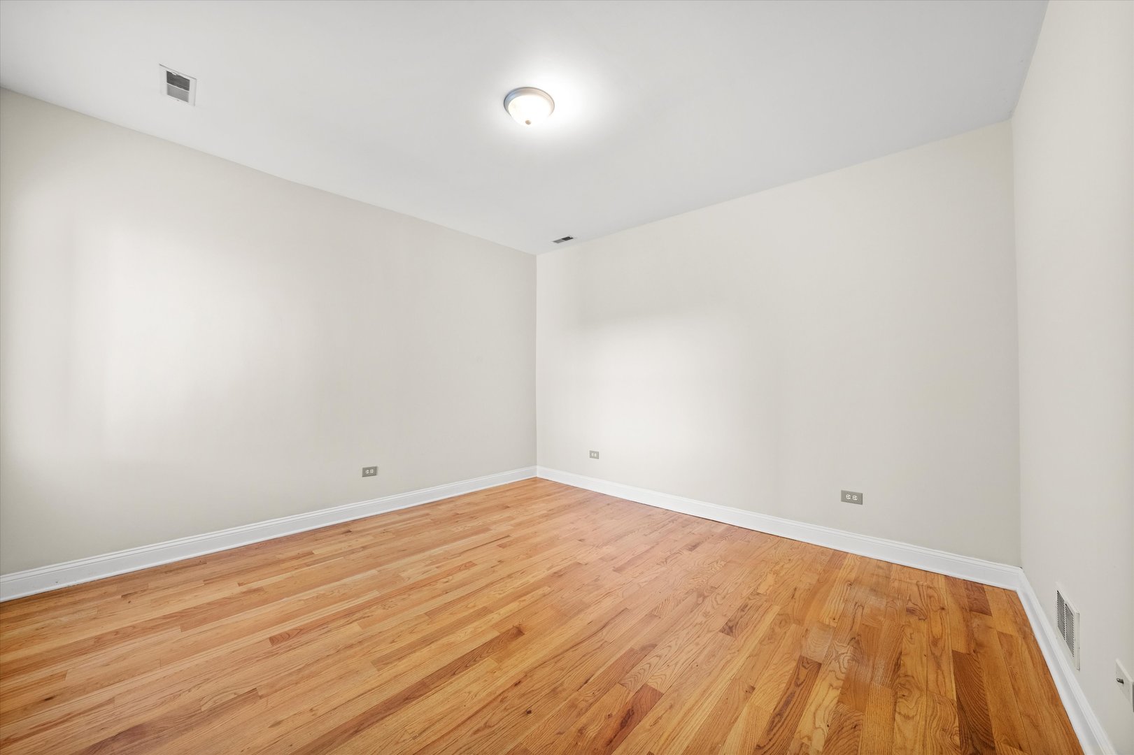 6219 S WOODLAWN Avenue Unit: 2S