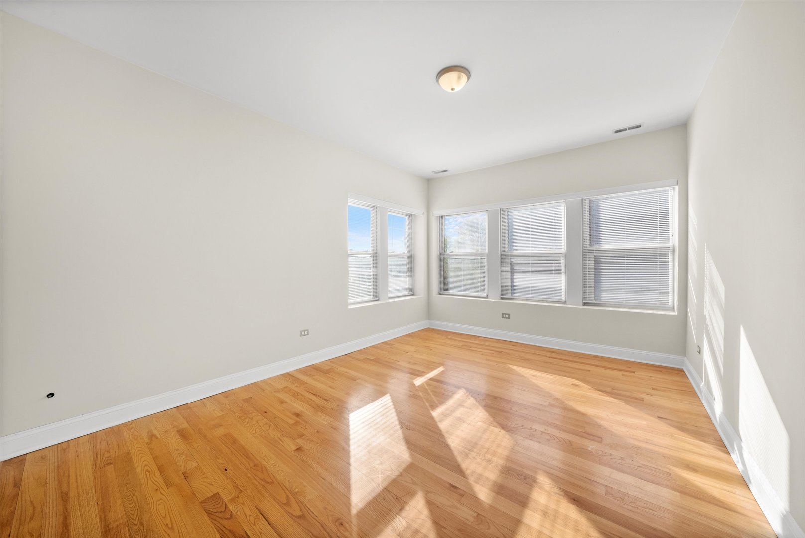 6219 S WOODLAWN Avenue Unit: 2S