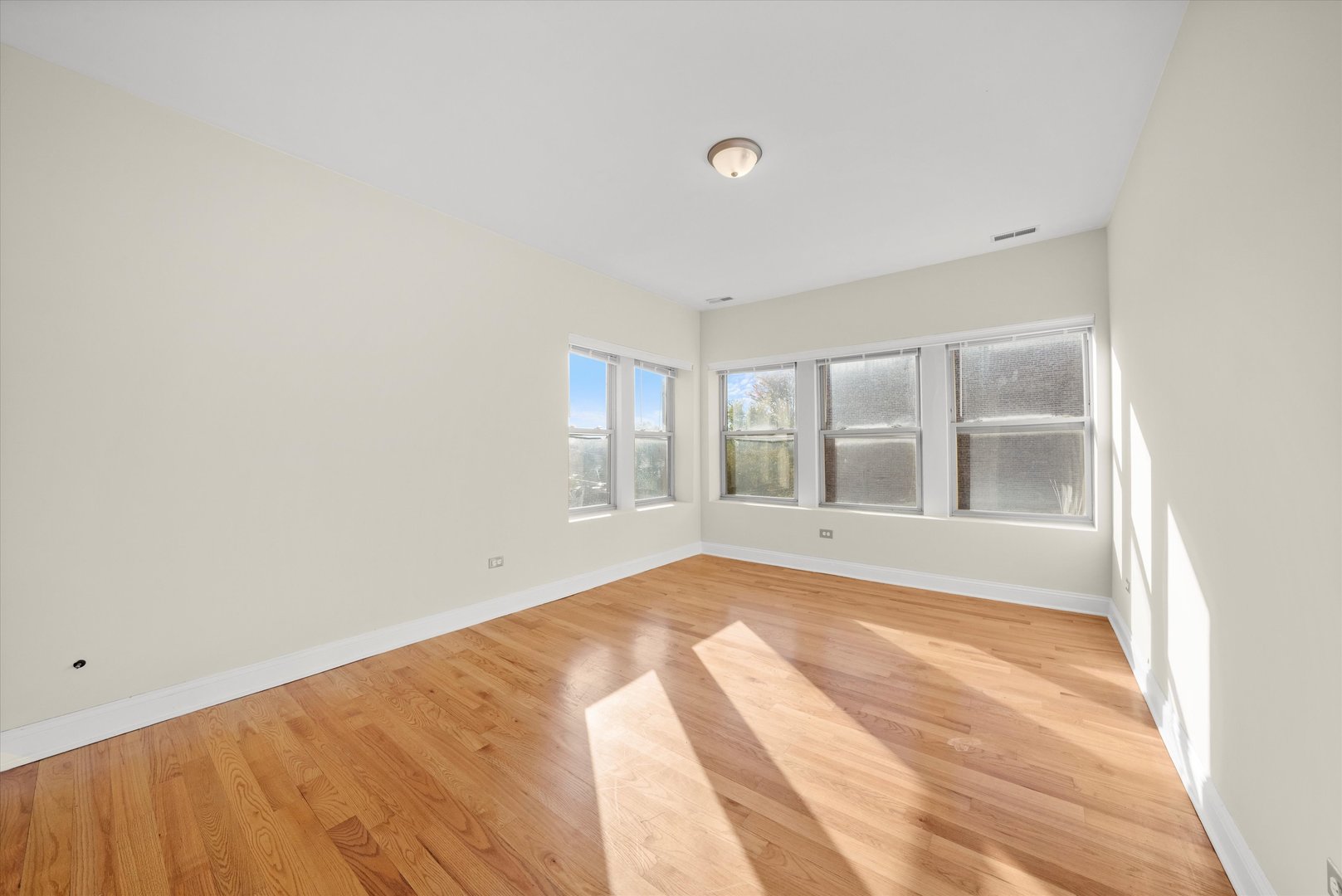 6219 S WOODLAWN Avenue Unit: 2S