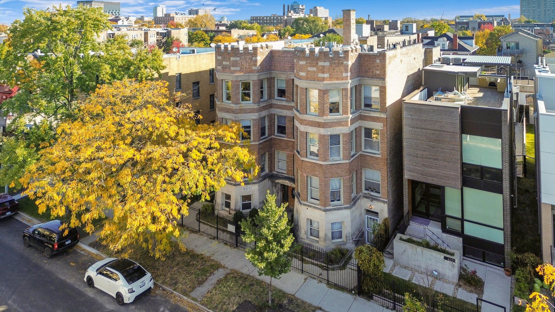 6219 S WOODLAWN Avenue Unit: 2S