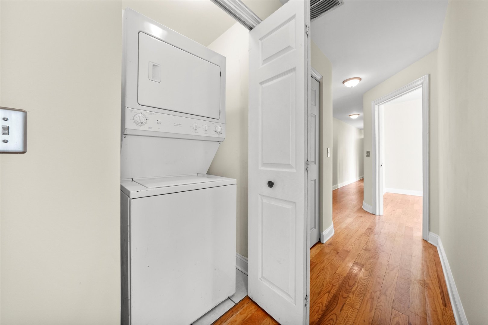 6219 S WOODLAWN Avenue Unit: 2S