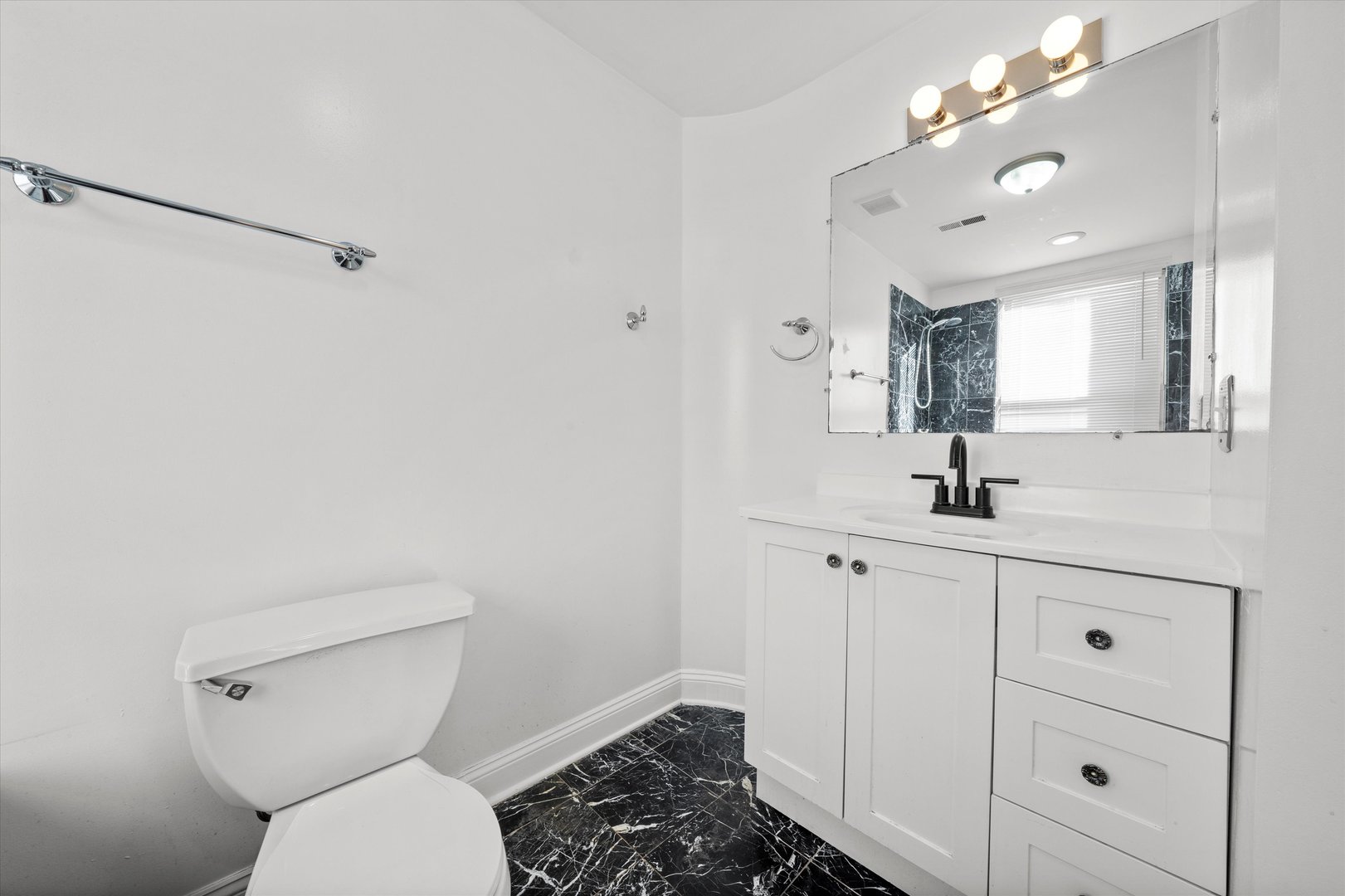 6219 S WOODLAWN Avenue Unit: 2S