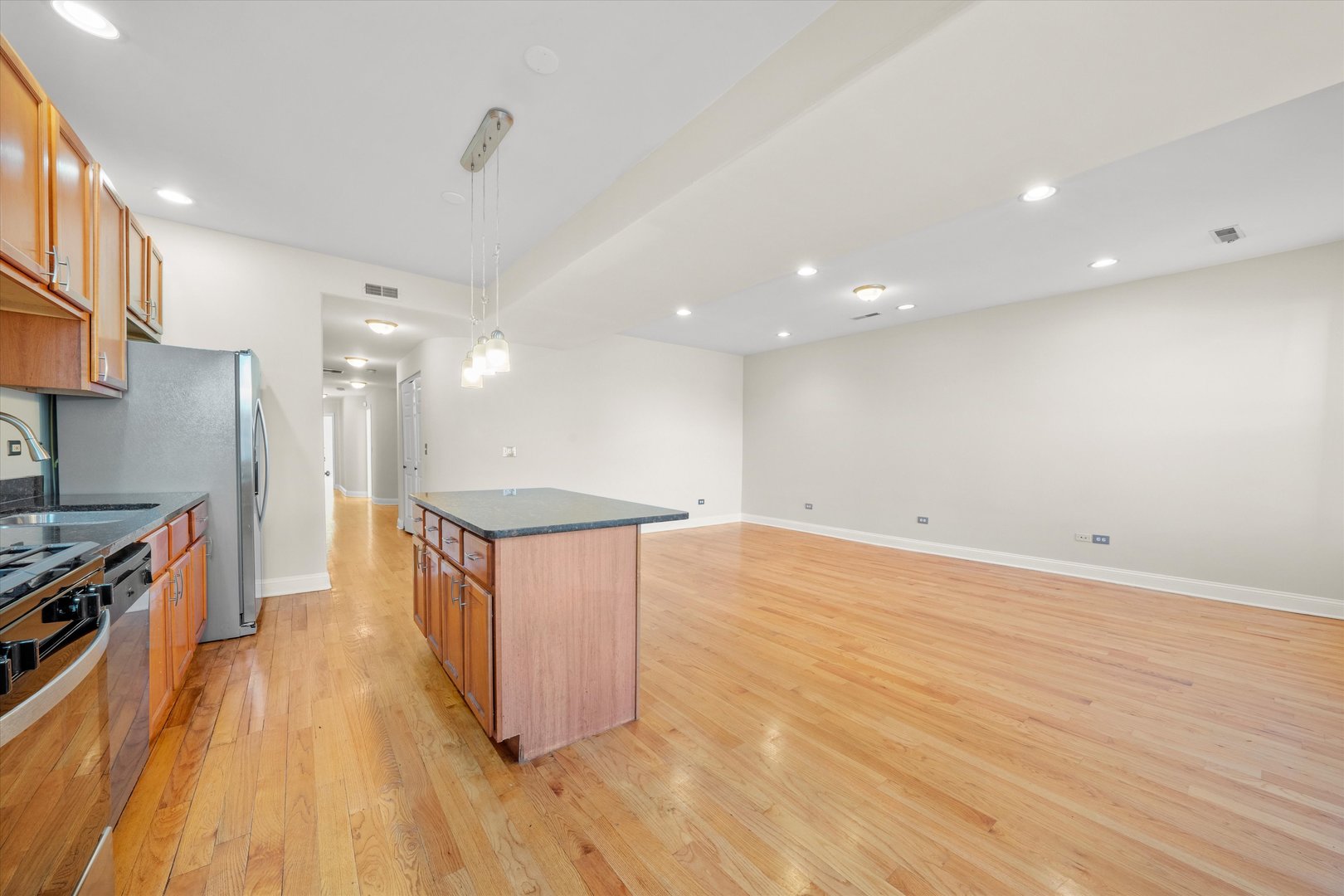 6219 S WOODLAWN Avenue Unit: 2S