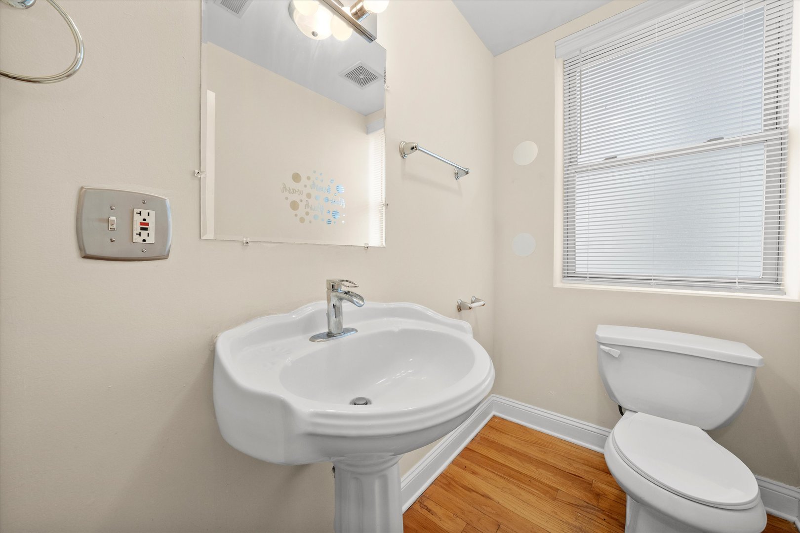 6219 S WOODLAWN Avenue Unit: 2S