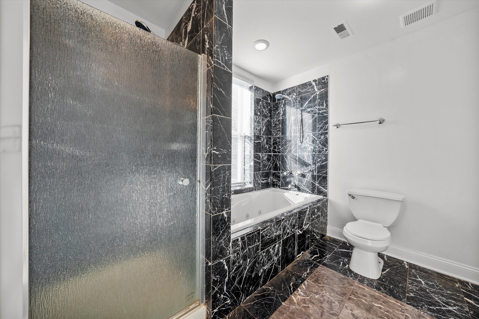 6219 S WOODLAWN Avenue Unit: 2S