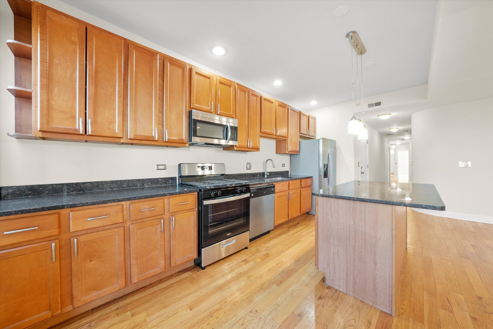 6219 S WOODLAWN Avenue Unit: 2S