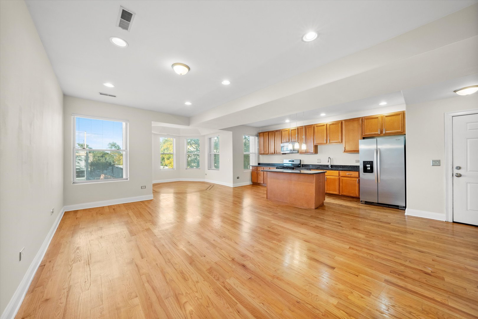 6219 S WOODLAWN Avenue Unit: 2S