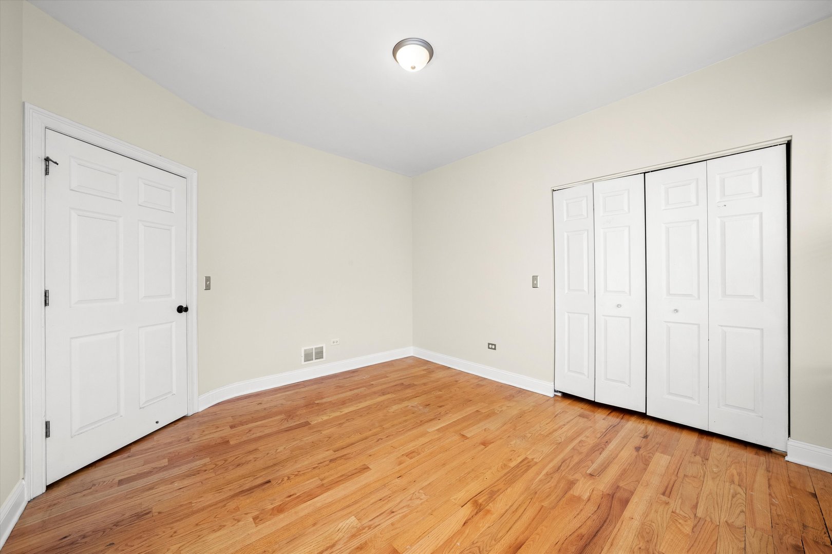 6219 S WOODLAWN Avenue Unit: 2S