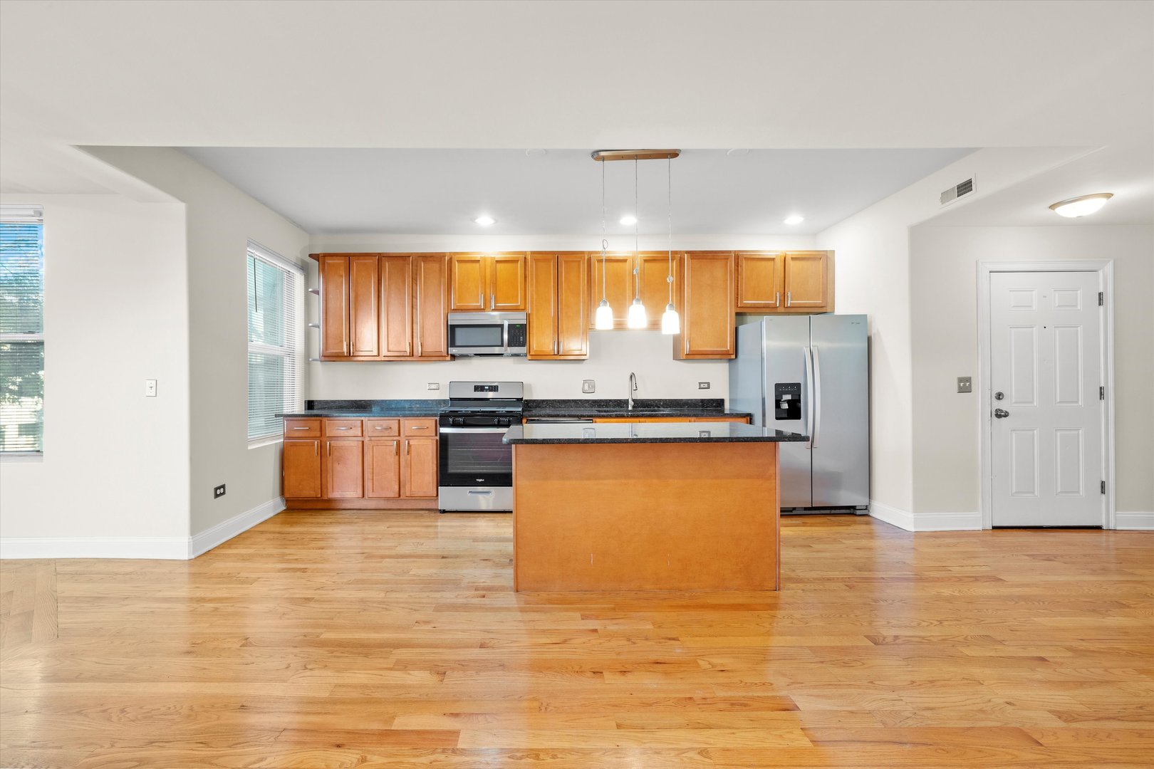 6219 S WOODLAWN Avenue Unit: 2S