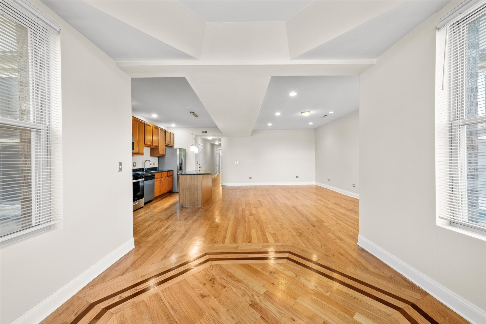 6219 S WOODLAWN Avenue Unit: 2S