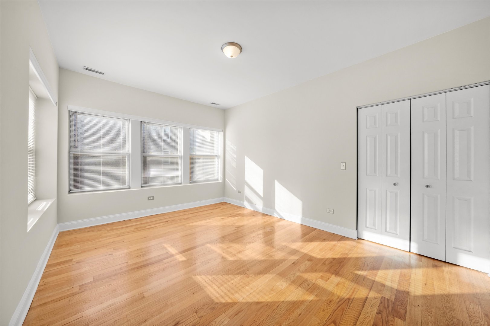 6219 S WOODLAWN Avenue Unit: 2S