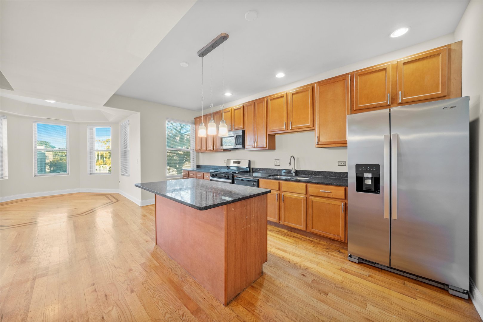 6219 S WOODLAWN Avenue Unit: 2S