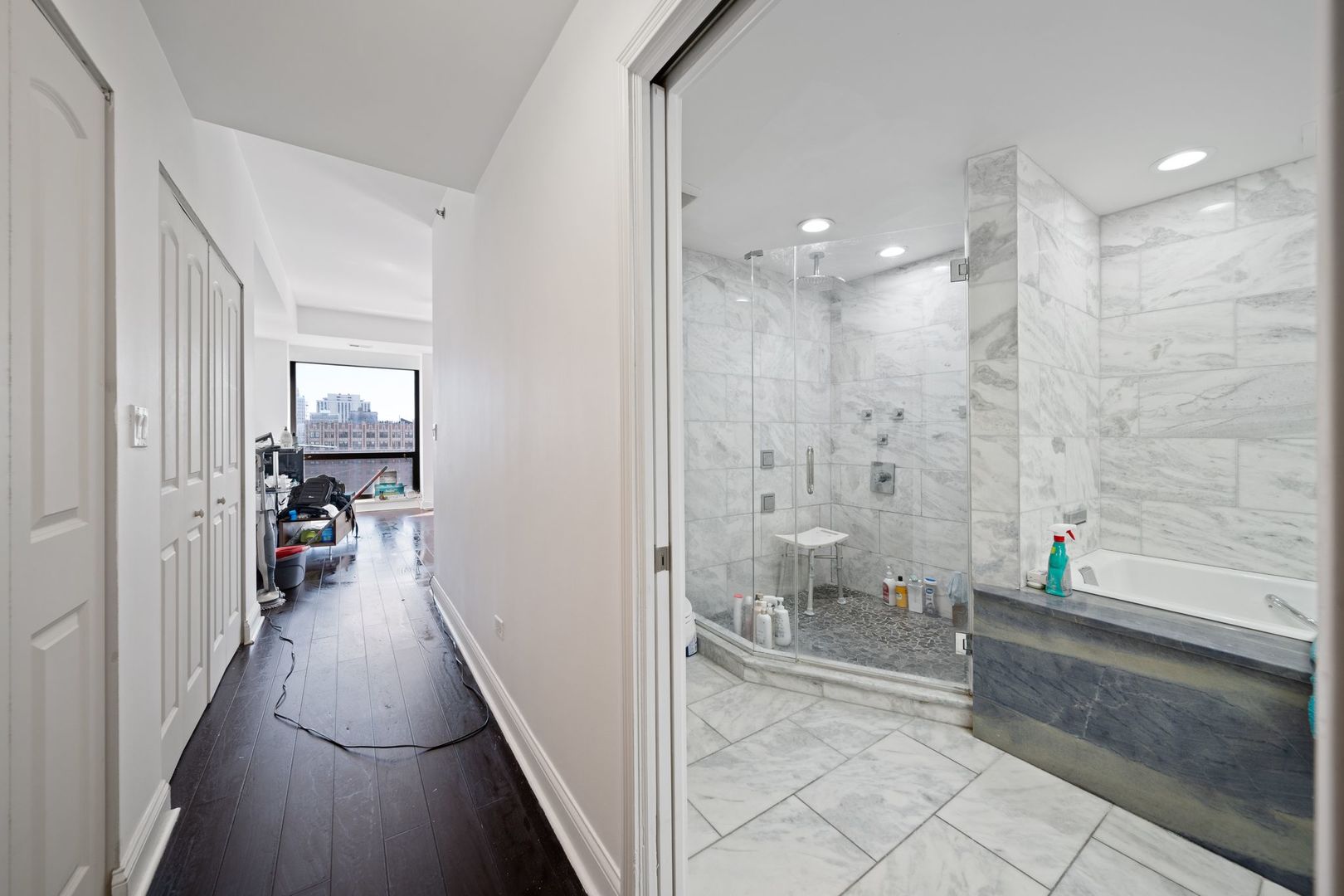 1212 N Wells Street Unit: 1701