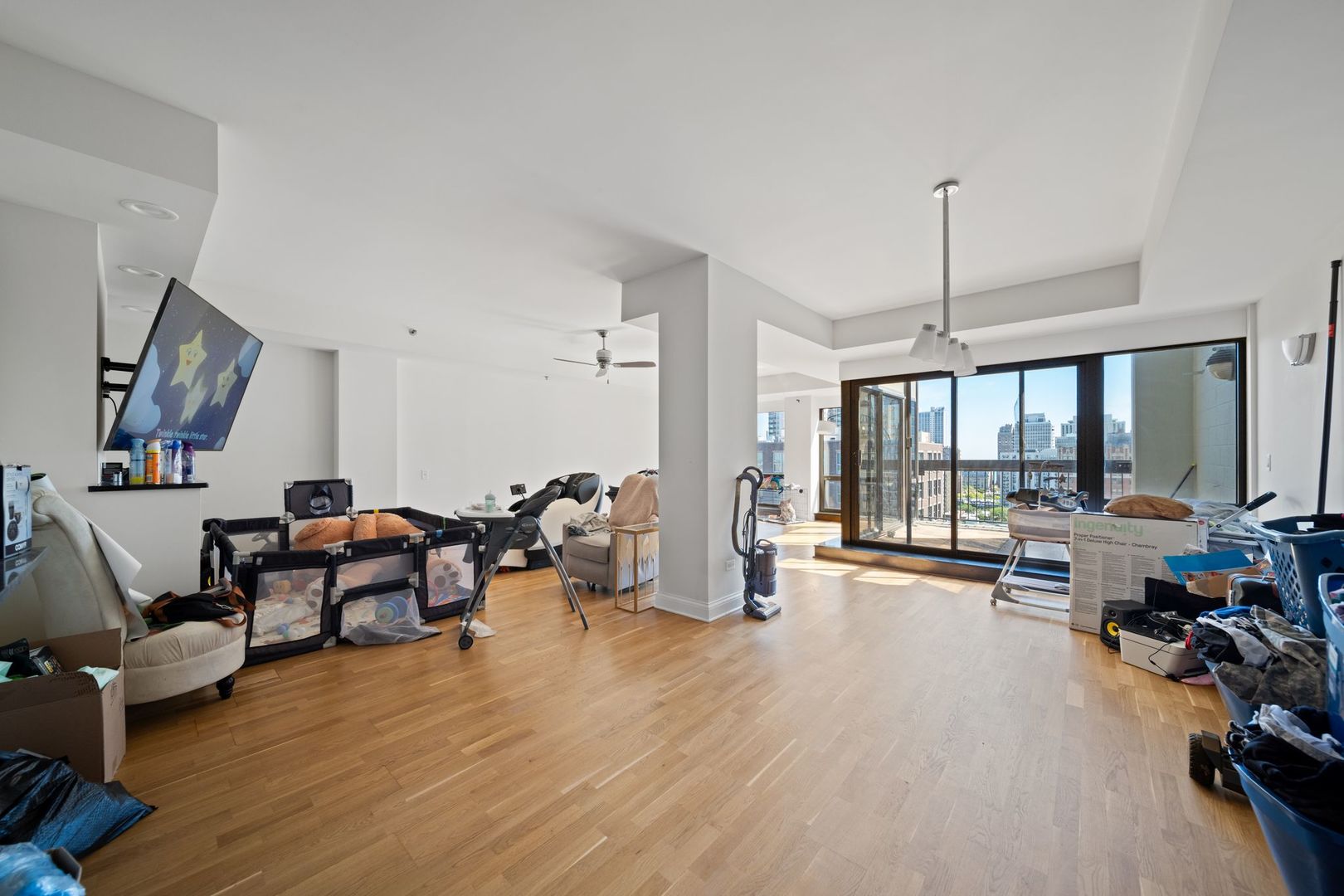 1212 N Wells Street Unit: 1701