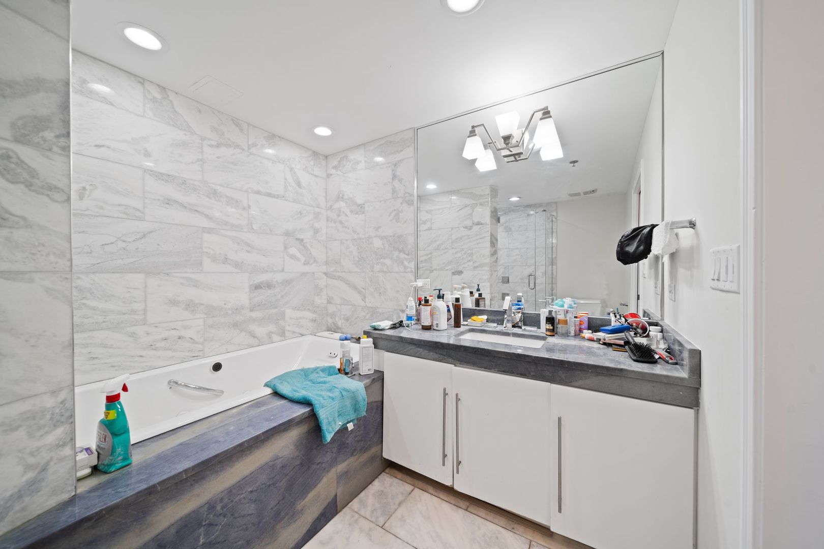 1212 N Wells Street Unit: 1701