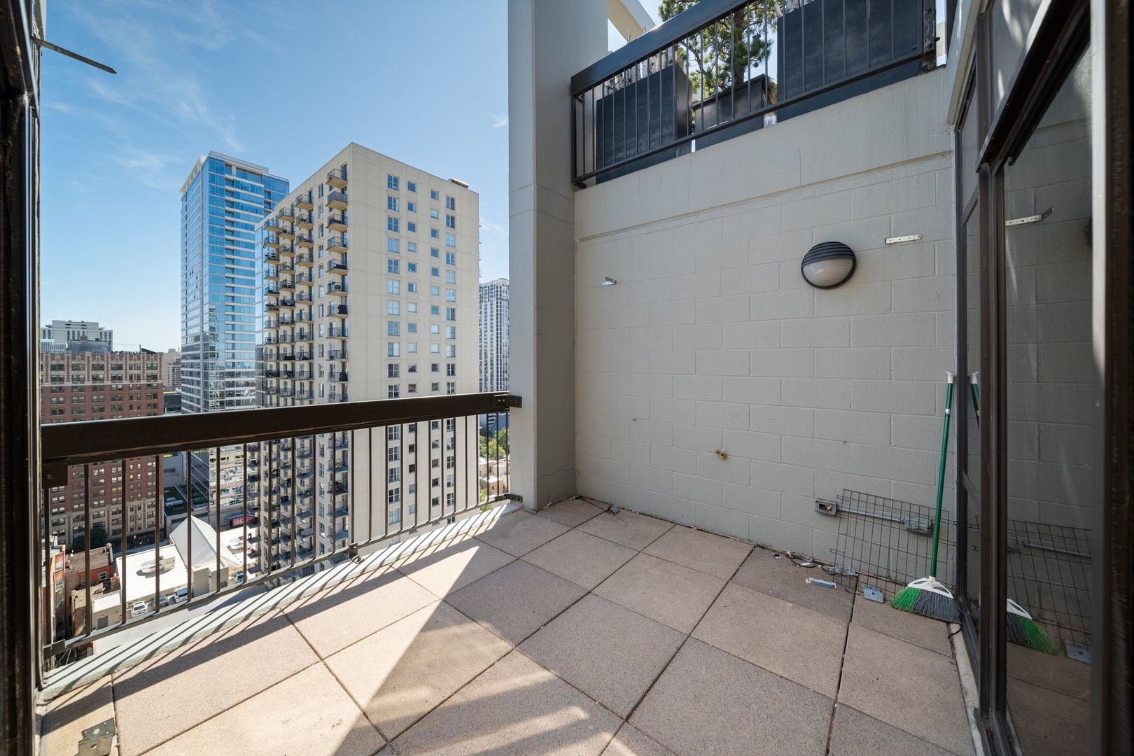 1212 N Wells Street Unit: 1701