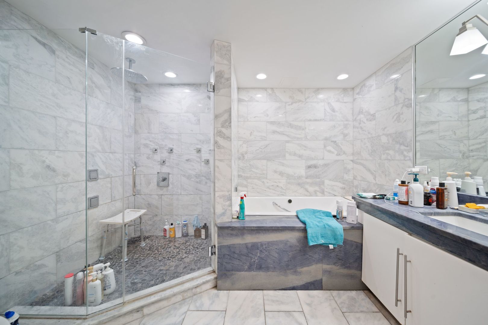 1212 N Wells Street Unit: 1701