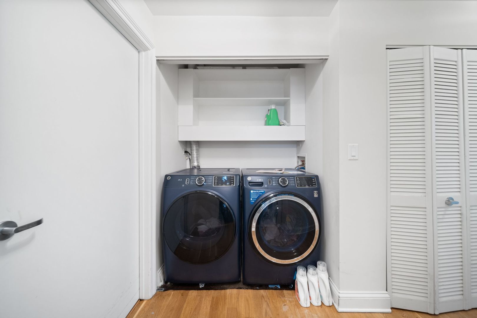 1212 N Wells Street Unit: 1701