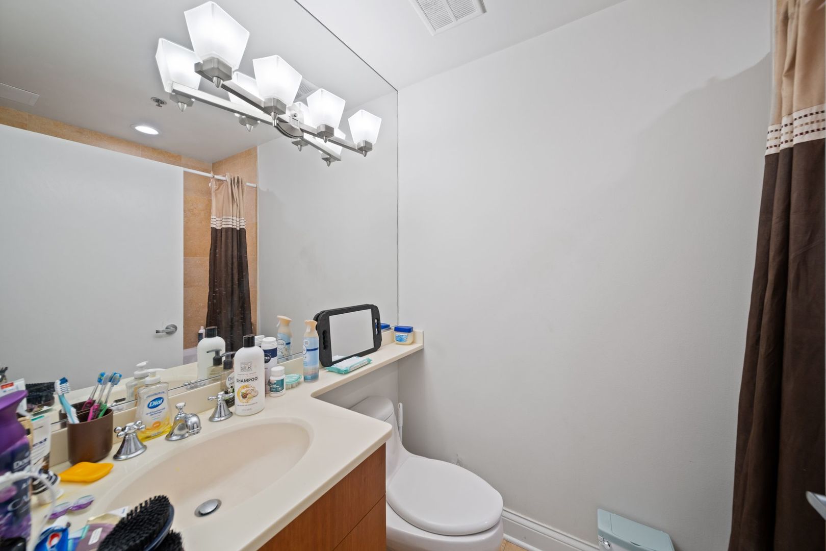 1212 N Wells Street Unit: 1701