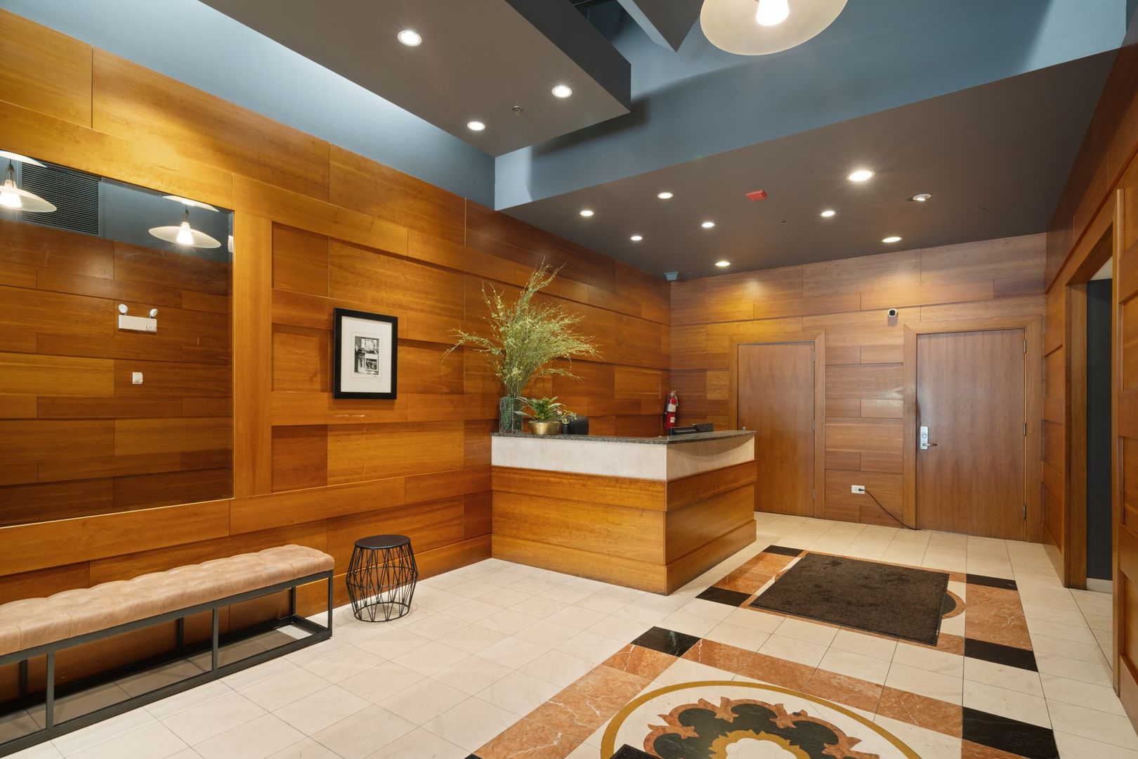 1212 N Wells Street Unit: 1701