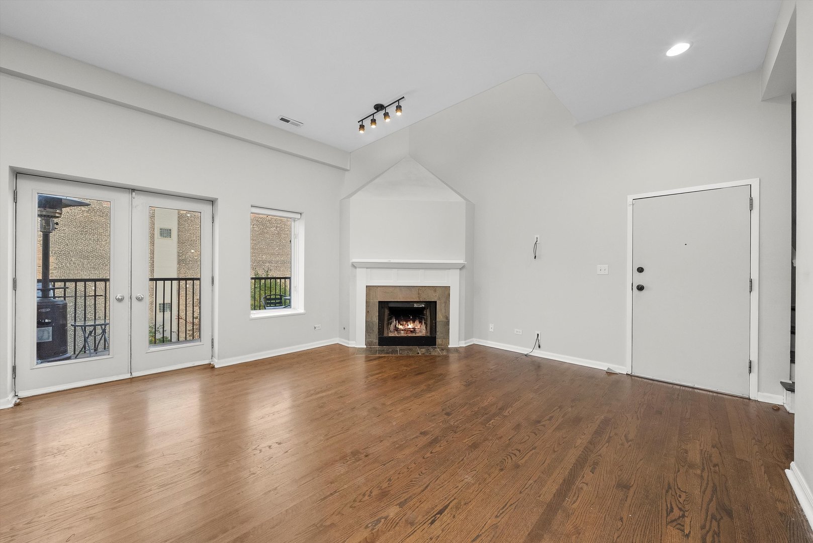 1432 W Erie Street Unit: 3R