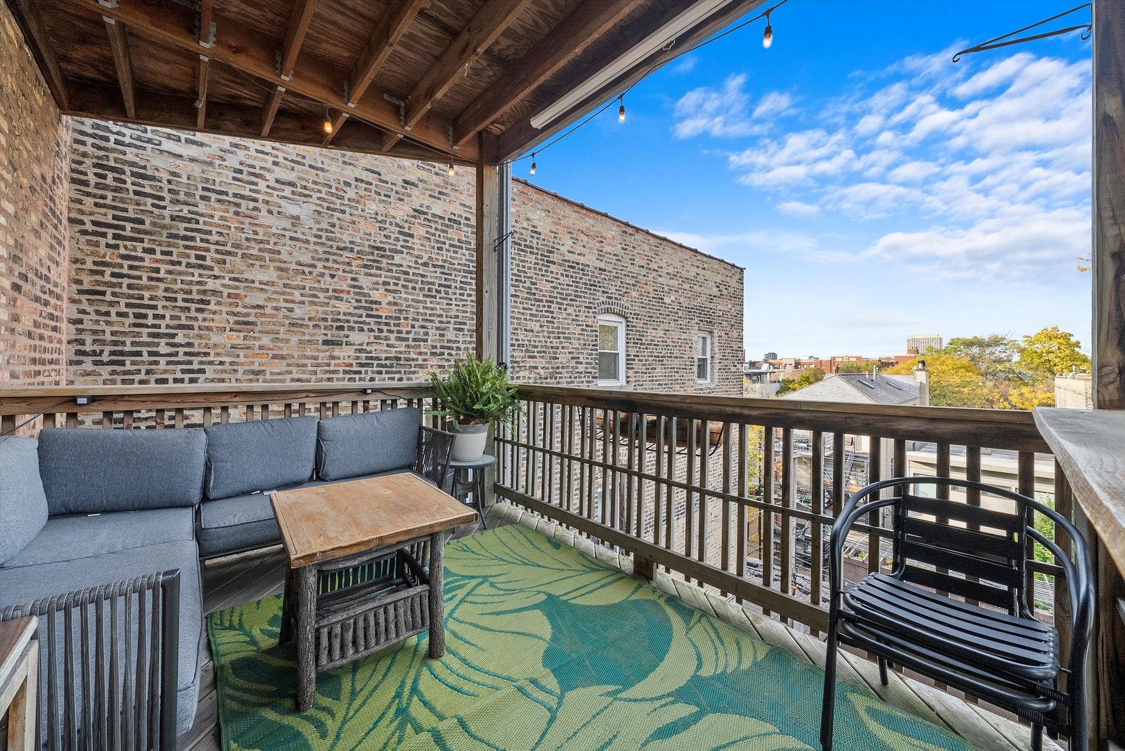 1432 W Erie Street Unit: 3R