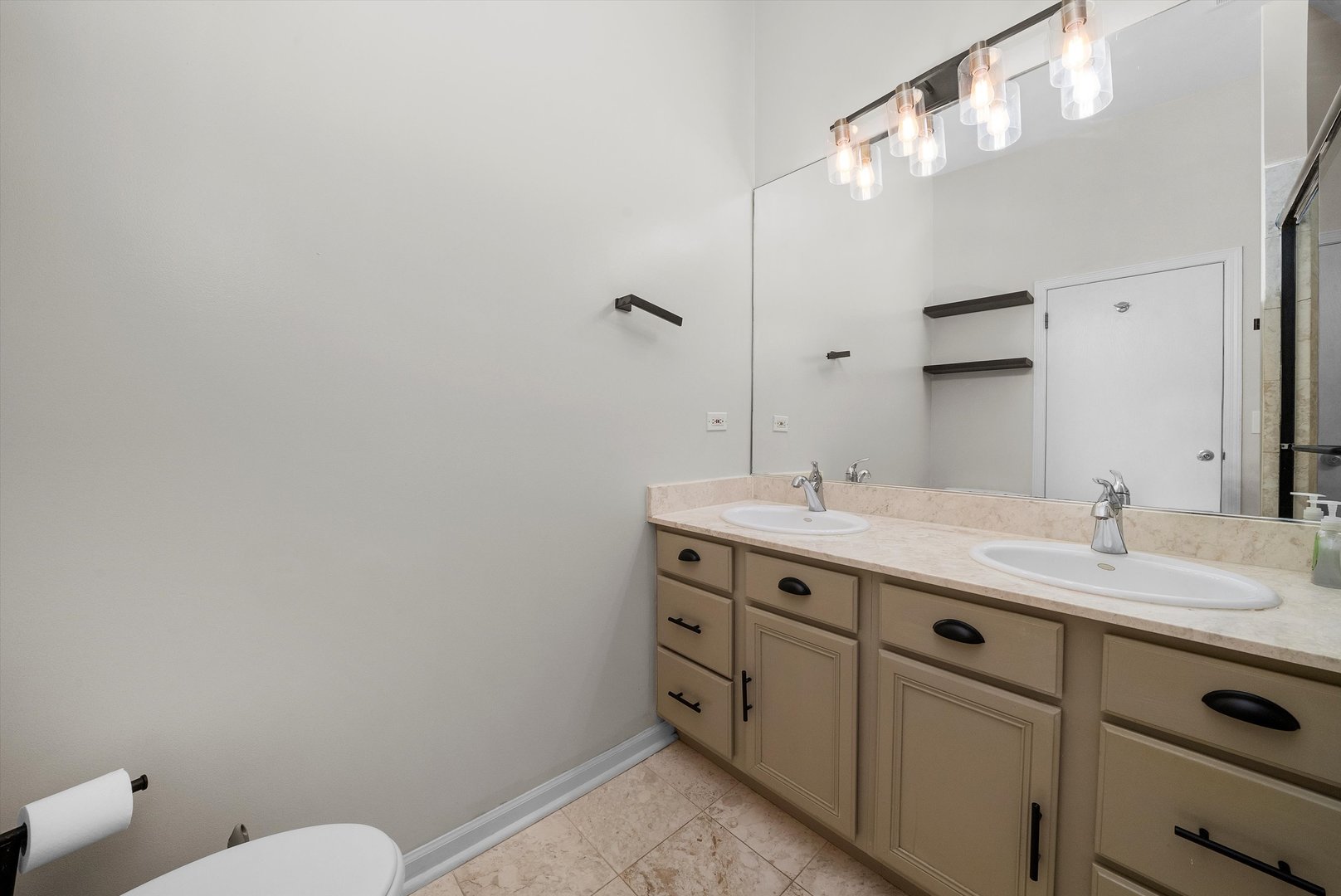 1432 W Erie Street Unit: 3R