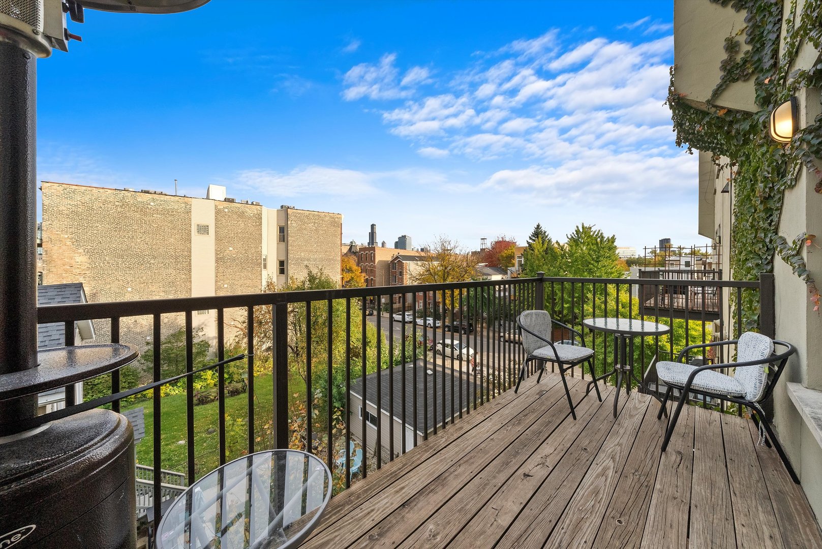 1432 W Erie Street Unit: 3R