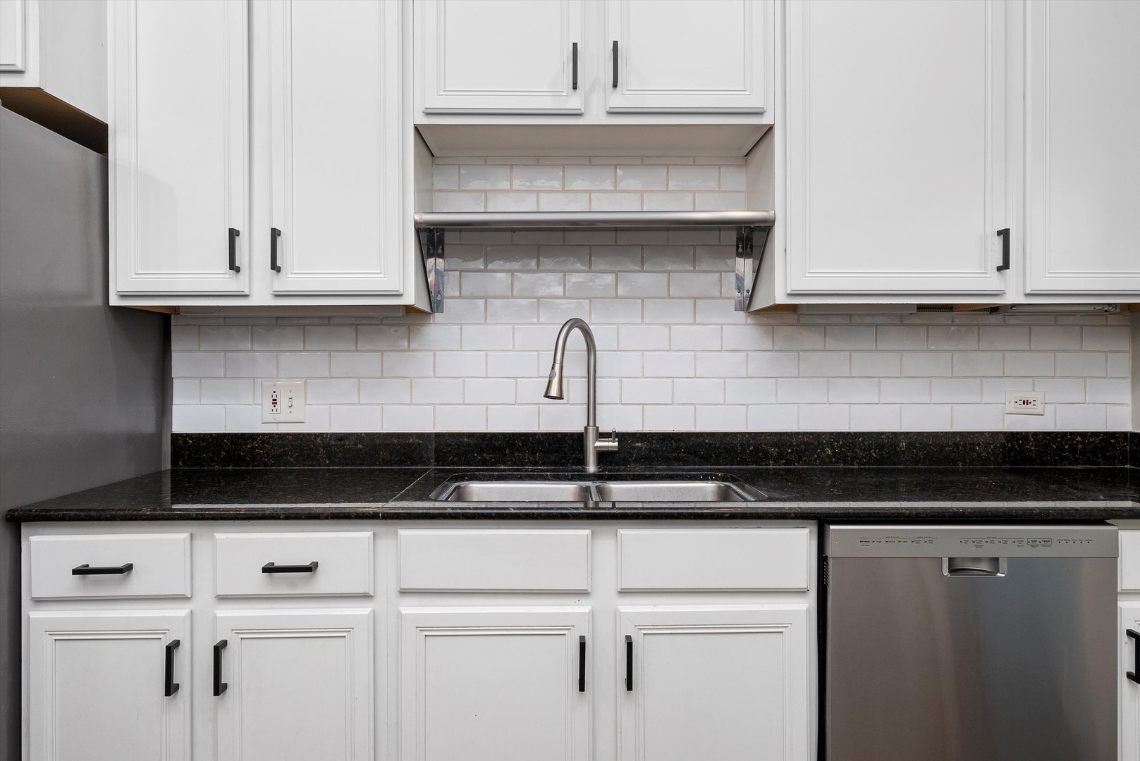 1432 W Erie Street Unit: 3R