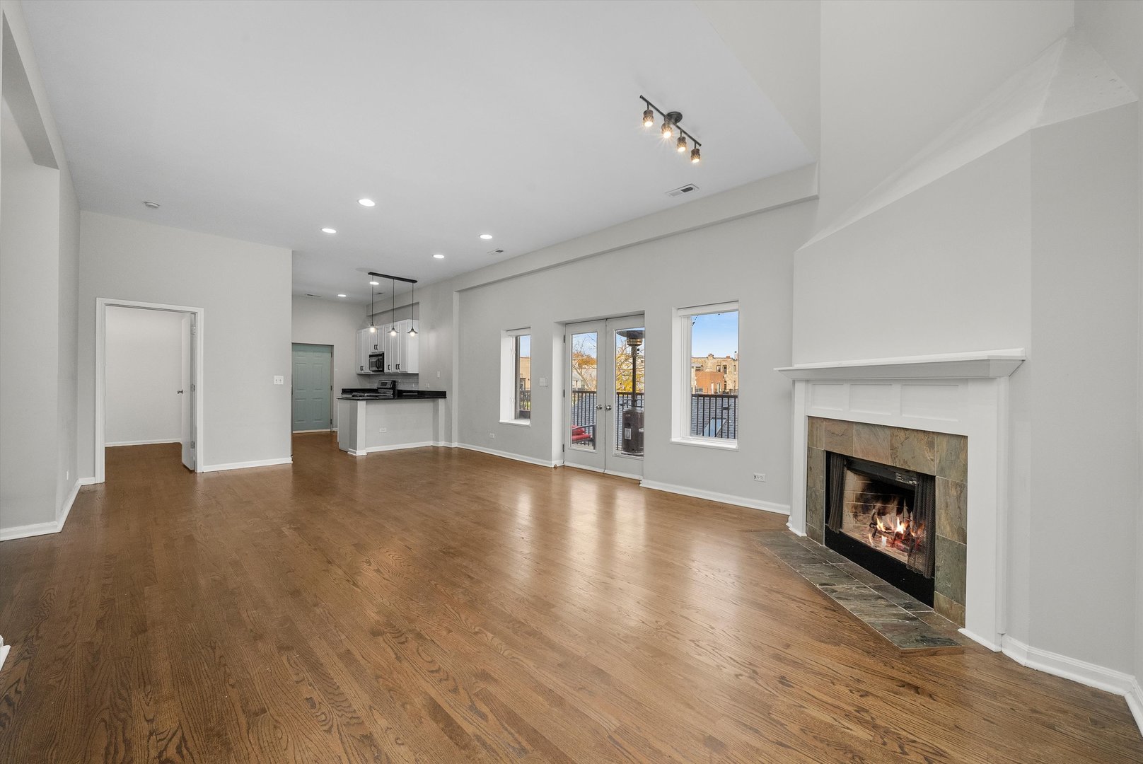 1432 W Erie Street Unit: 3R