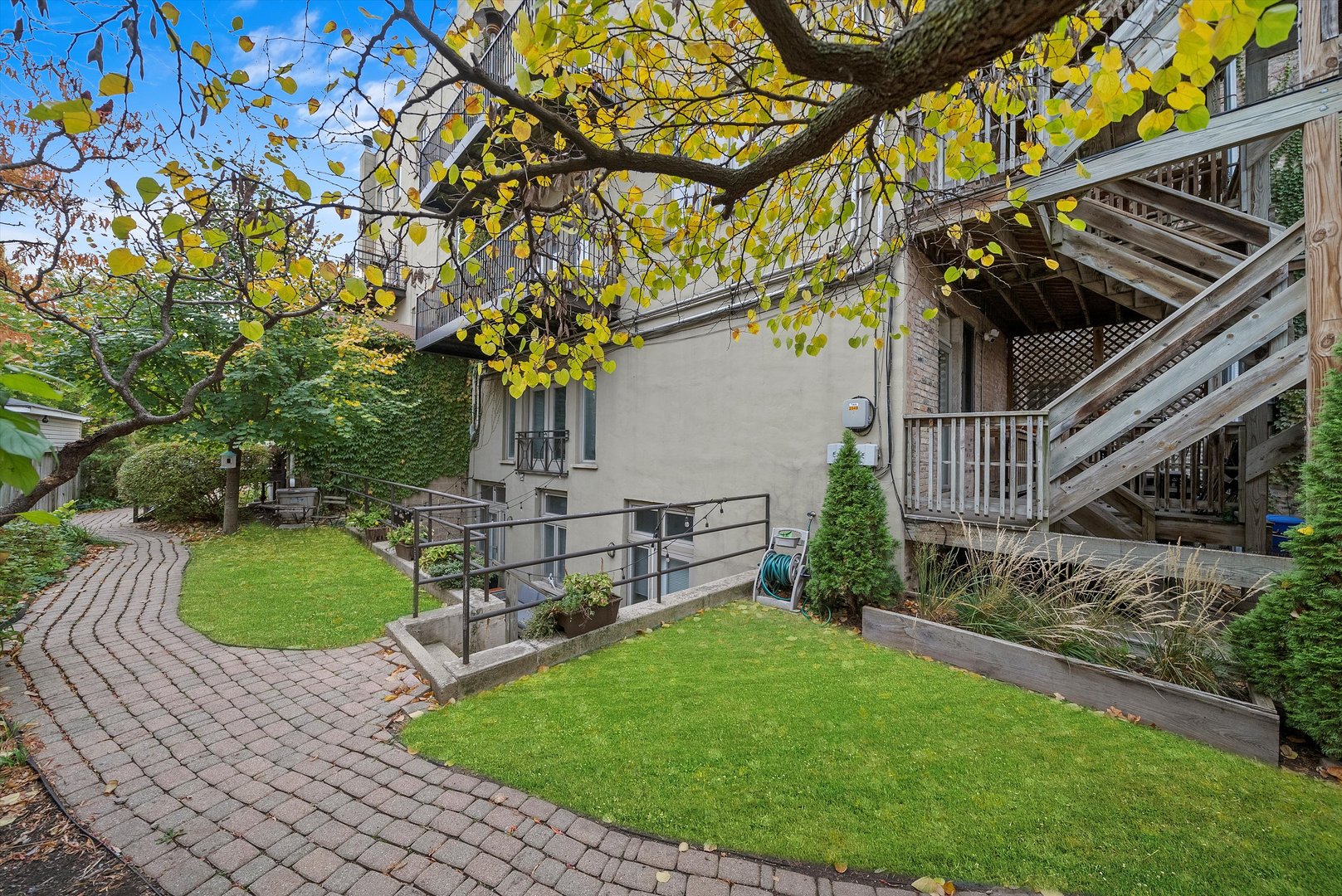 1432 W Erie Street Unit: 3R