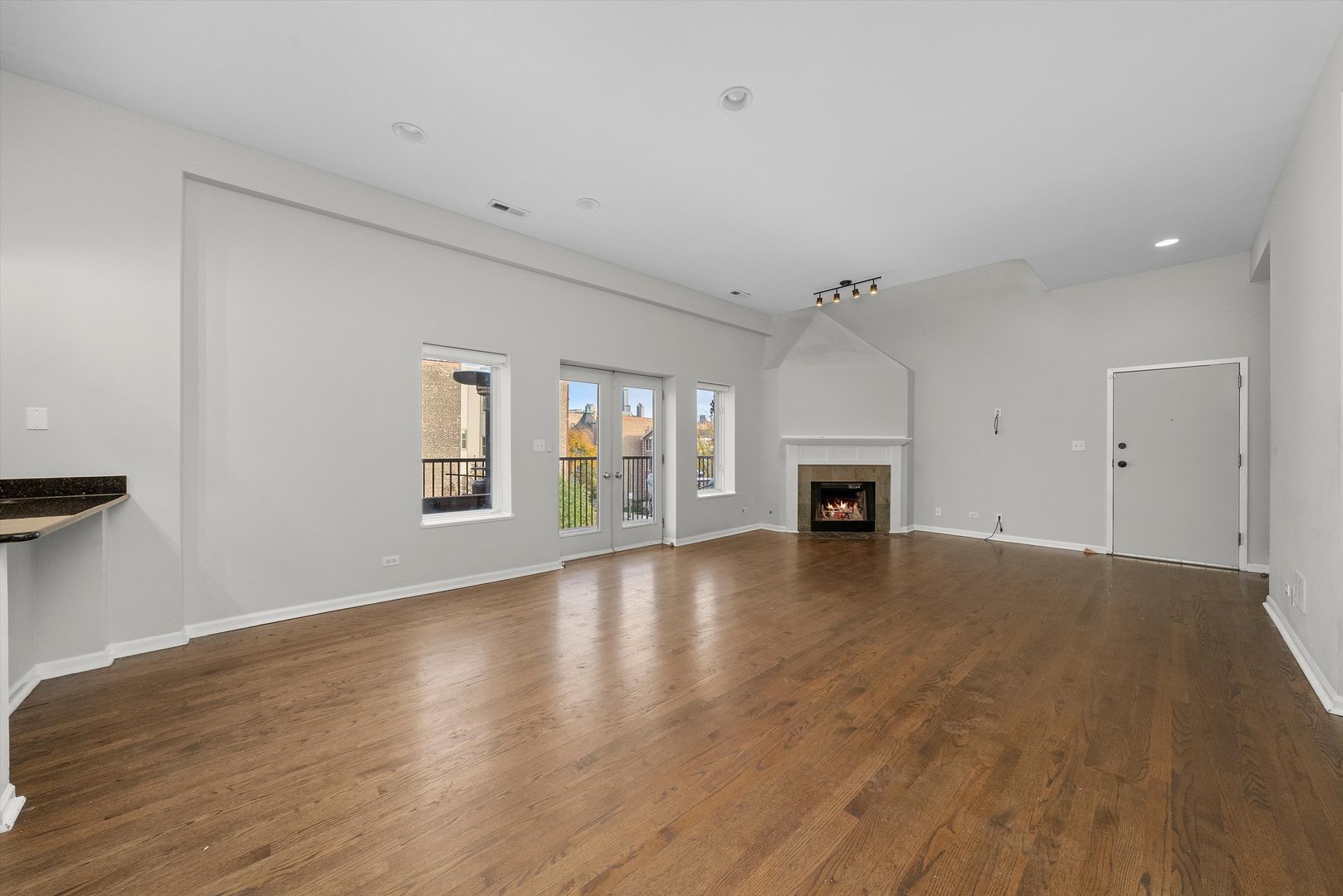 1432 W Erie Street Unit: 3R