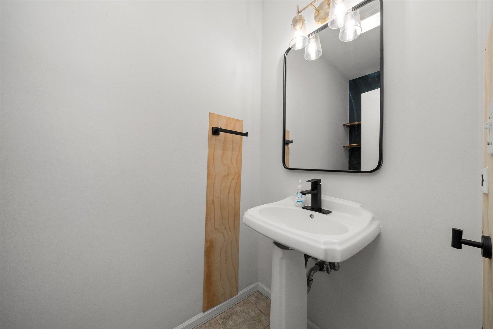 1432 W Erie Street Unit: 3R