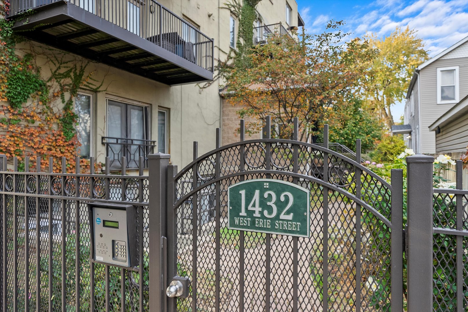 1432 W Erie Street Unit: 3R