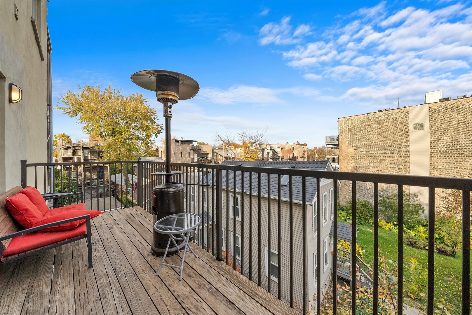 1432 W Erie Street Unit: 3R