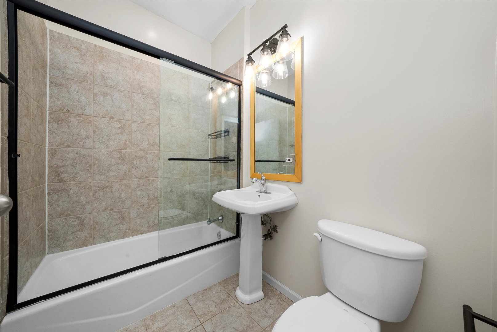 1432 W Erie Street Unit: 3R