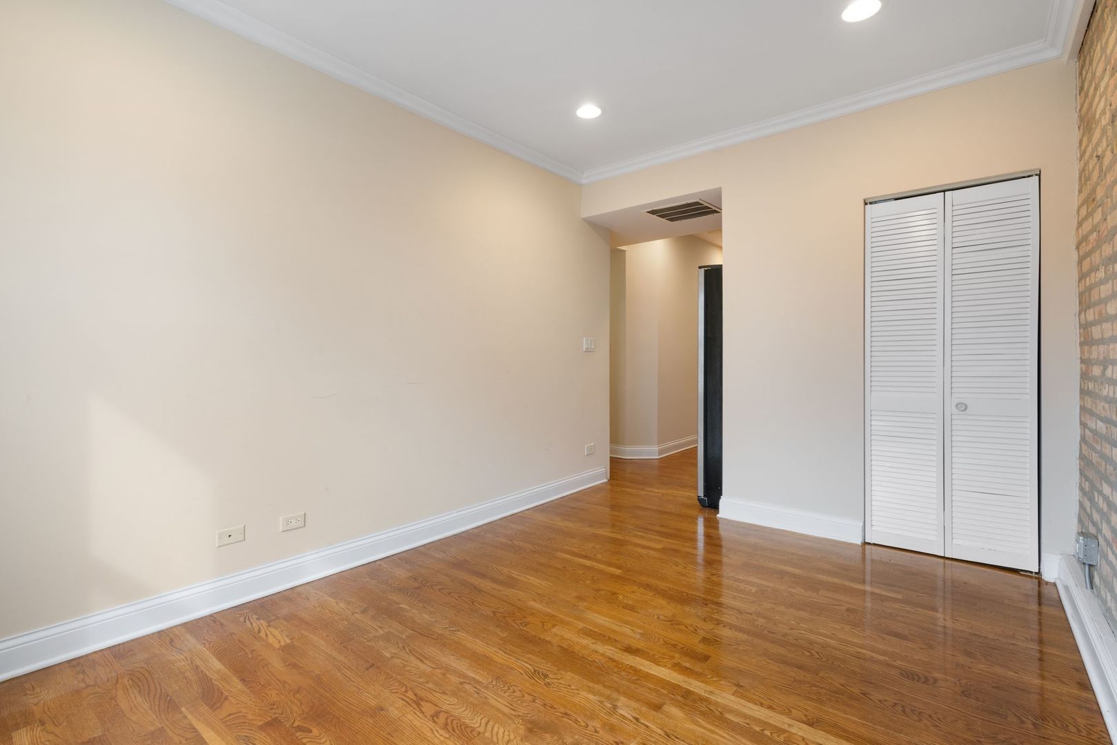 6501 N MOZART Avenue Unit: 3S