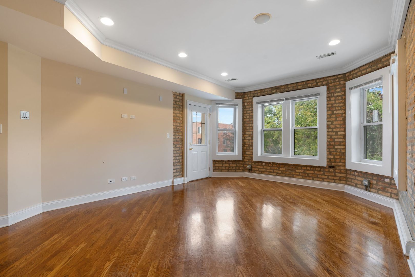 6501 N MOZART Avenue Unit: 3S