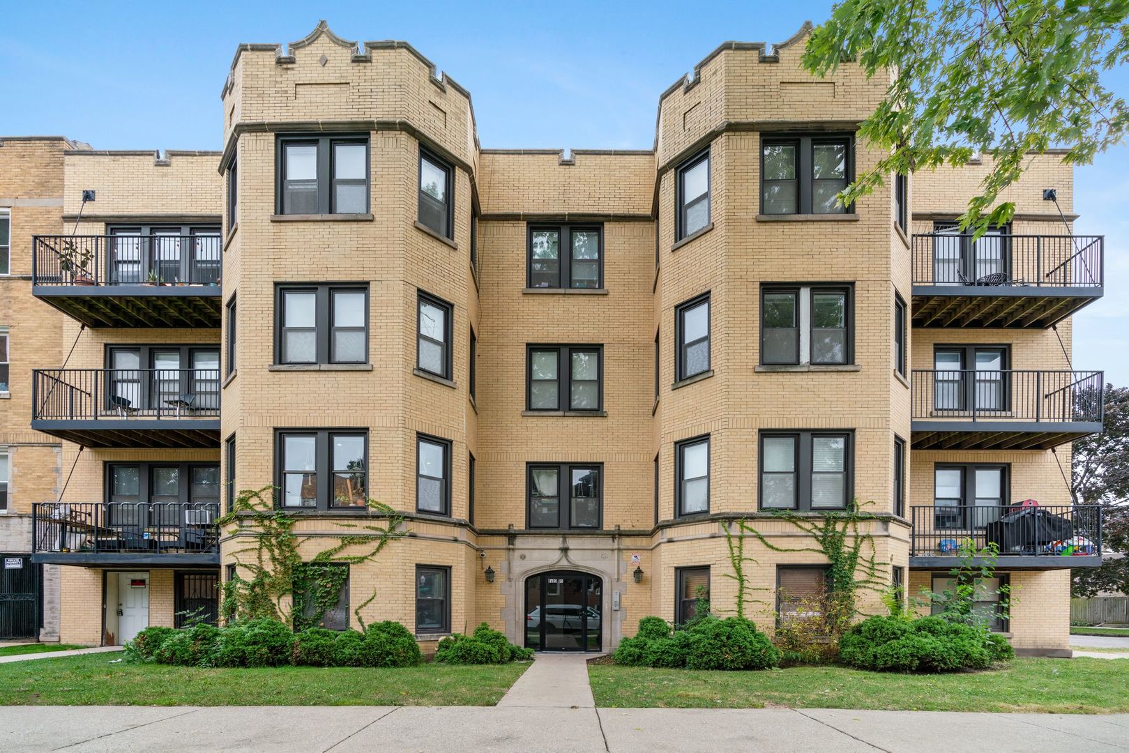 6501 N MOZART Avenue Unit: 3S
