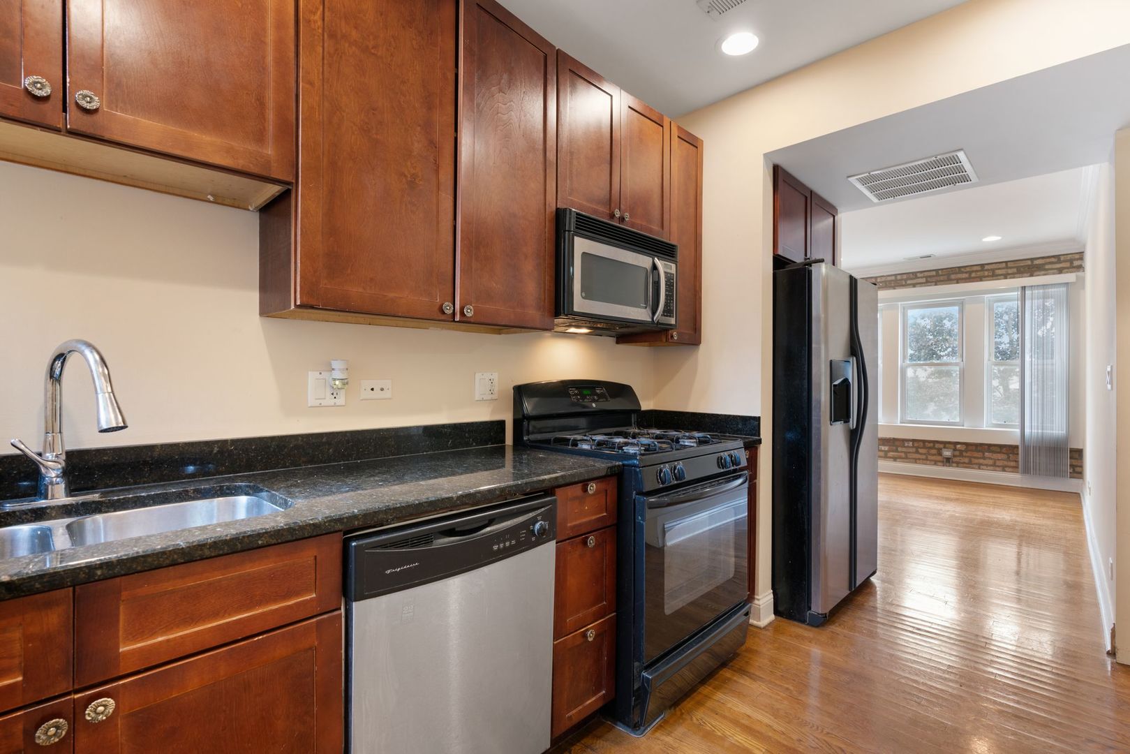 6501 N MOZART Avenue Unit: 3S
