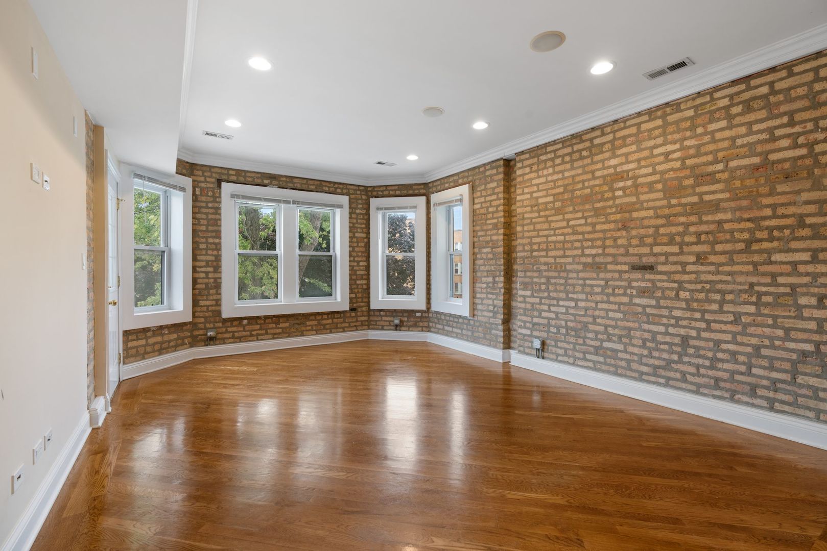 6501 N MOZART Avenue Unit: 3S