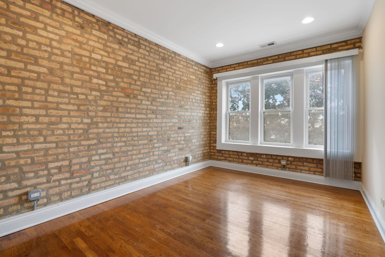 6501 N MOZART Avenue Unit: 3S