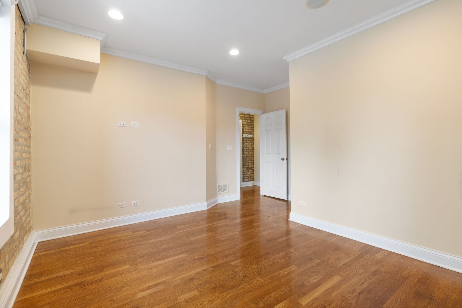 6501 N MOZART Avenue Unit: 3S