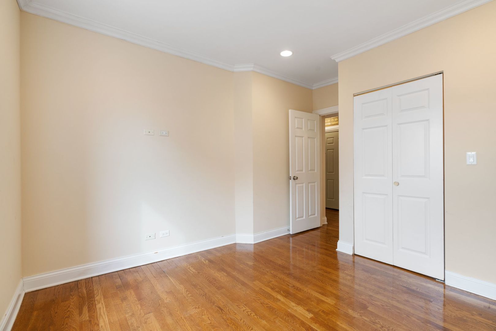 6501 N MOZART Avenue Unit: 3S