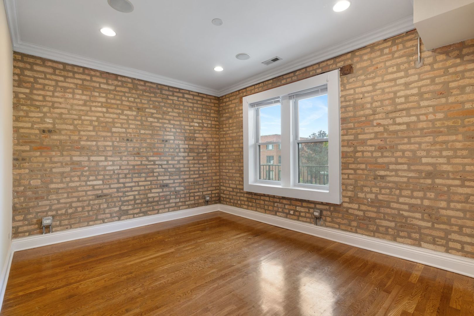 6501 N MOZART Avenue Unit: 3S
