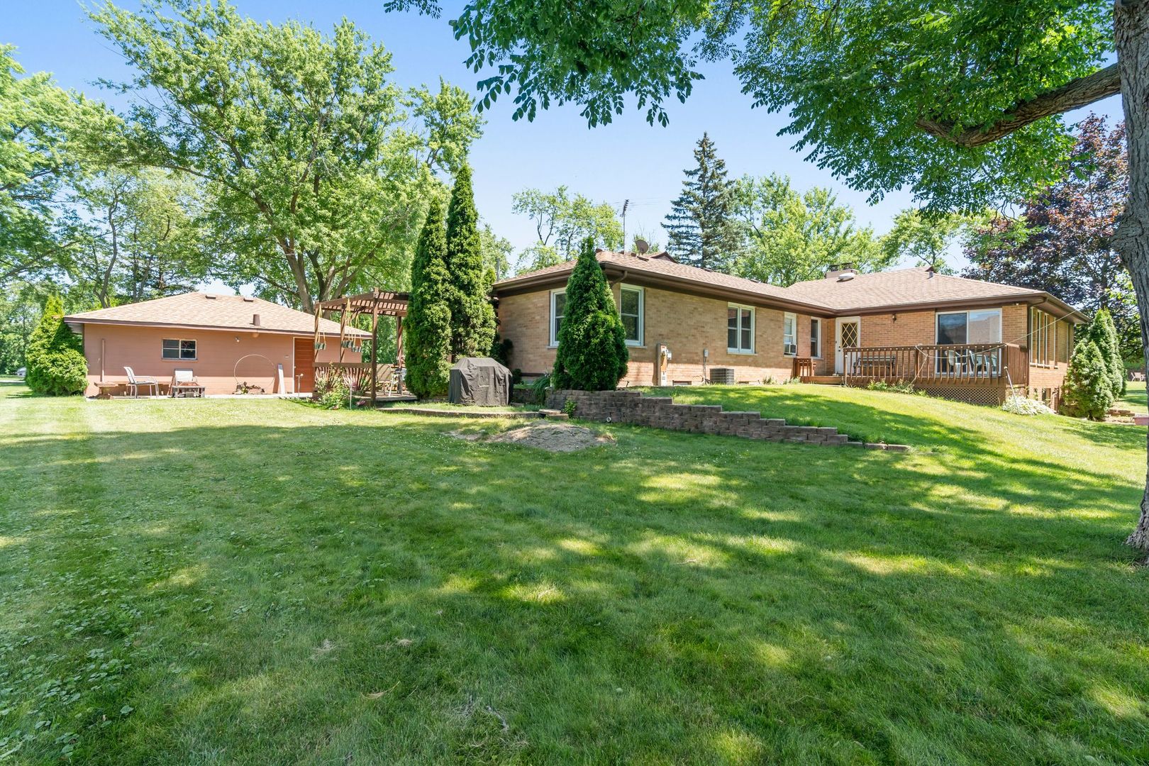 2320 W White Oak Street